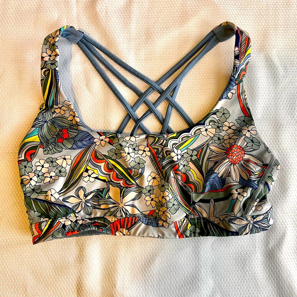 Victoria’s Secret Essential Strappy Sports Bra